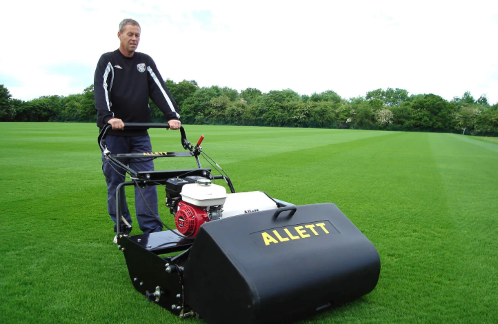 How Does Aqua Force Technology Help Your Kikuyu Grass Thrive?