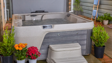 Plug-and-Play vs. 220V Hot Tubs: What’s the Difference?