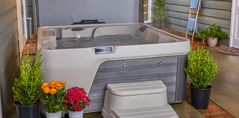 Plug-and-Play vs. 220V Hot Tubs: What’s the Difference?
