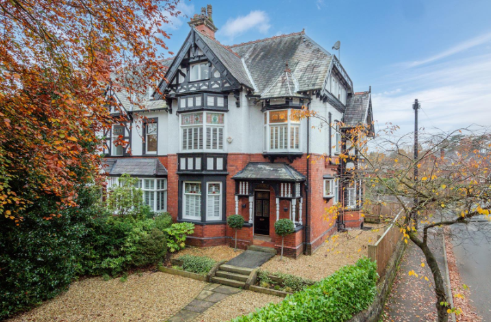 What to Look for When Browsing Exclusive Houses for Sale in Hale's Best Neighborhoods