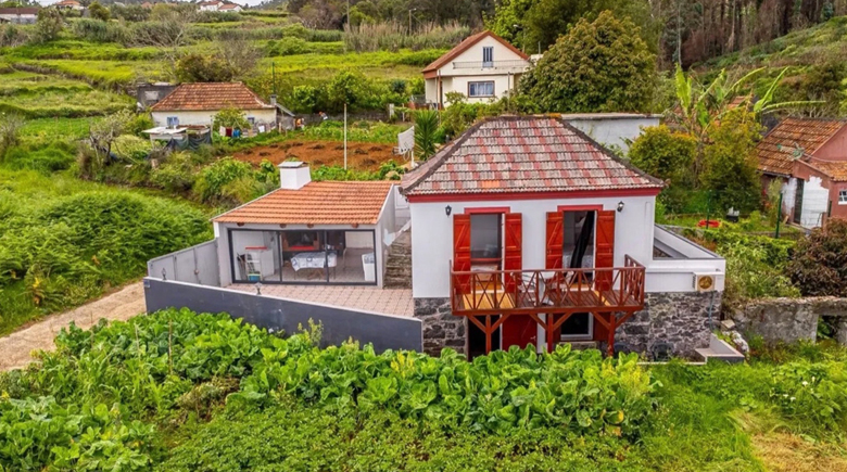 How Real Estate Experts Help Buyers Navigate Portuguese Property Regulations