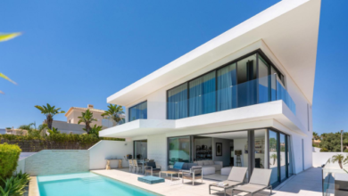 Algarve property for sale: golf resorts vs coastal towns