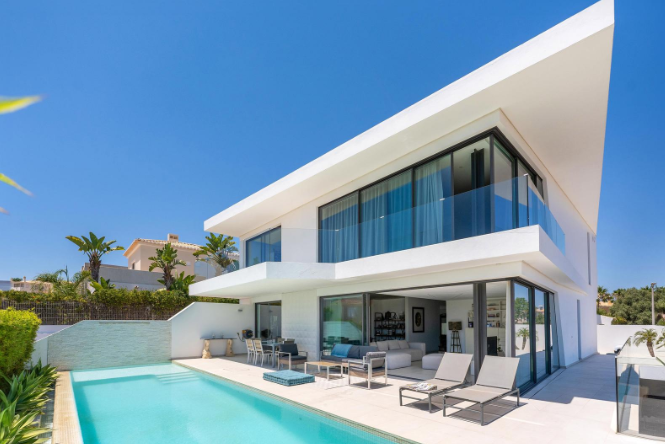 Algarve property for sale: golf resorts vs coastal towns